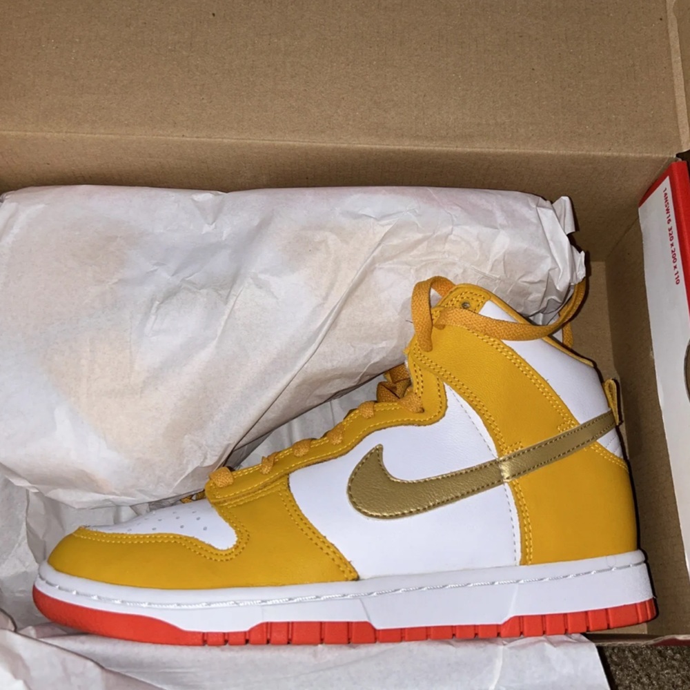 Women Size 7.5 men sz 6 - Nike Dunk High University Gold Orange 2021 - DQ4691-70